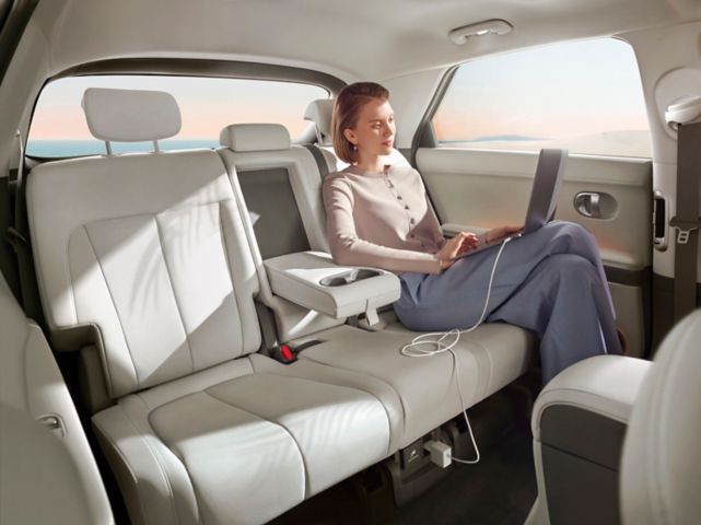 Dobijte jakékoliv zařízení pomocí technologie Vehicle-to-Load  elektromobilu Hyundai IONIQ 5.